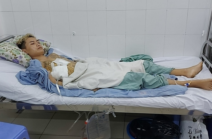 Nạn nhân bị đâm nguy kịch. Ảnh: VNN