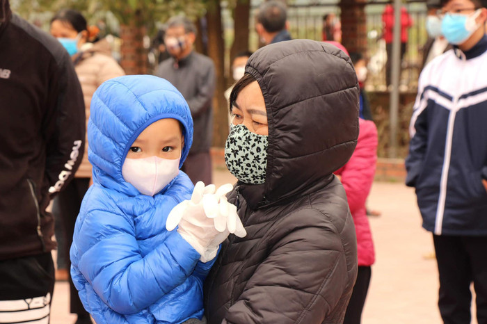 Cận cảnh lấy mẫu xét nghiệm cho 5000 người dân tại tâm dịch COVID-19 ở Chí Linh Ảnh 10