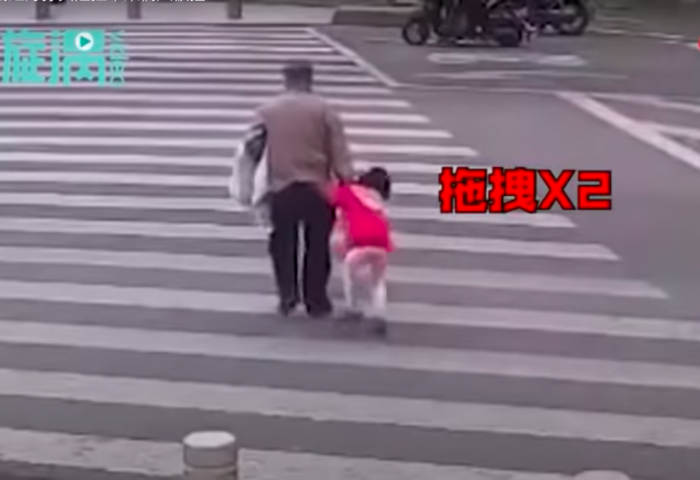 Cháu gái năn nỉ đừng đi, người ông vẫn băng qua đường và đoạn kết thương tâm Ảnh 3