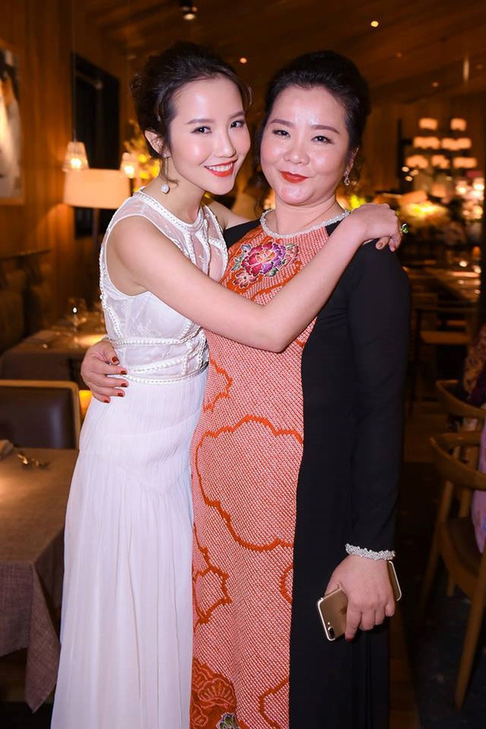 Nhan sắc mẹ vợ Phan Thành chiếm 'spotlight' trong ngày cưới của con gái Ảnh 4