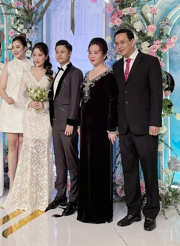 Nhan sắc mẹ vợ Phan Thành chiếm 'spotlight' trong ngày cưới của con gái Ảnh 7