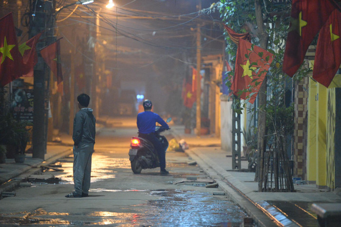 Huyện đề nghị Sở Y tế cho lấy mẫu xét nghiệm toàn diện khu vực dân cư xung quanh nhà máy với khoảng hơn 2.000 dân cư. Đồng thời đề nghị Thành phố cho chuyển bệnh viện Bắc Thăng Long thành nơi thu dung, điều trị bệnh nhân COVID-19.