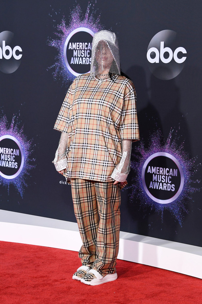 Billie Eilish từng uống thuốc giảm cân, muốn tự tử vì mặc cảm ngoại hình Ảnh 2
