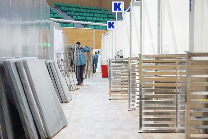 Công nhân tích cực tháo dỡ để lắp đặt ở Hải Dương.