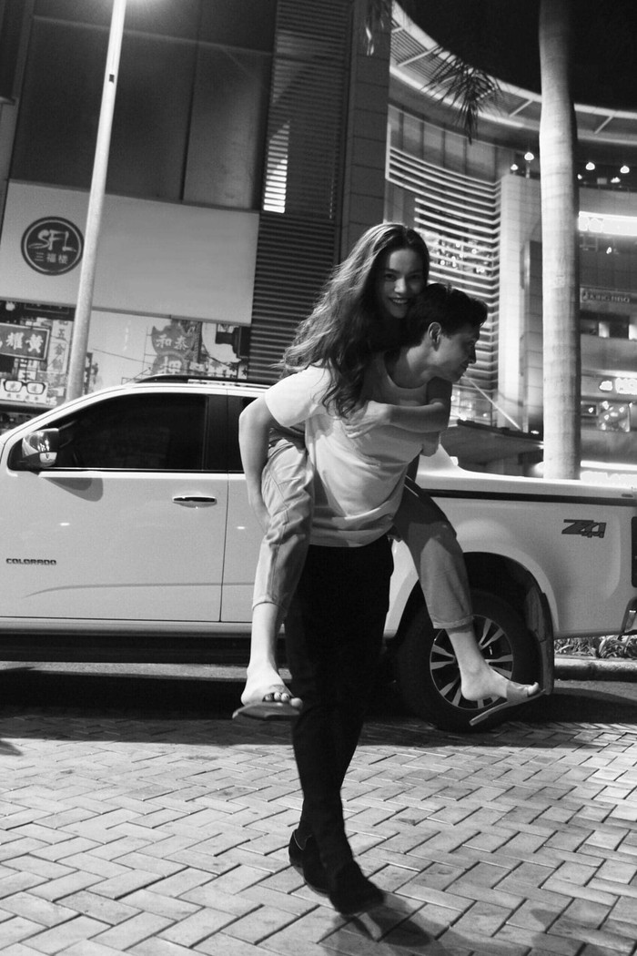 Những bức ảnh được Hà Hồ chia sẻ kèm dòng caption ngắn gọn: Bên nhau <3