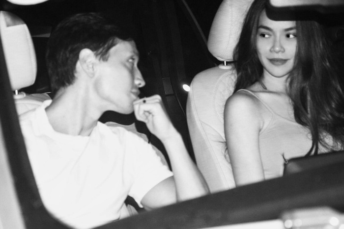 Vợ chồng Hà Hồ - Kim Lý lãng mạn cõng nhau đi dạo phố đêm: Mừng cho họ đã tìm được tri kỷ của cuộc đời! Ảnh 7