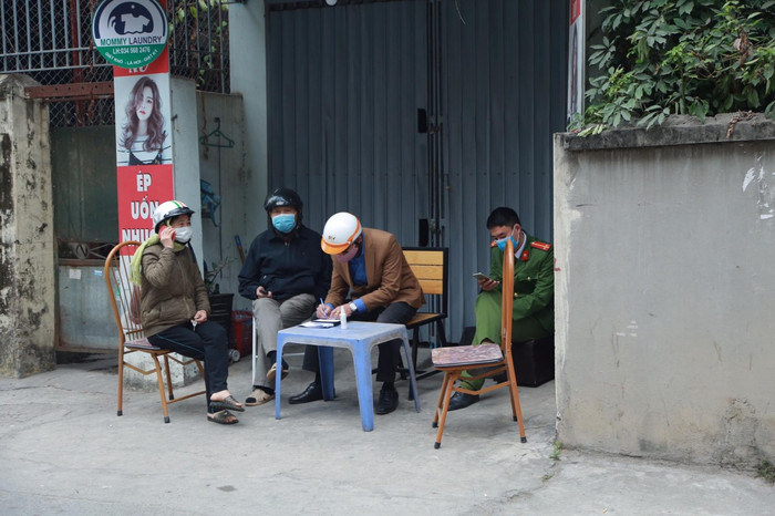 Khu nhà nơi bệnh nhân sinh sống bị phong toả cách ly.