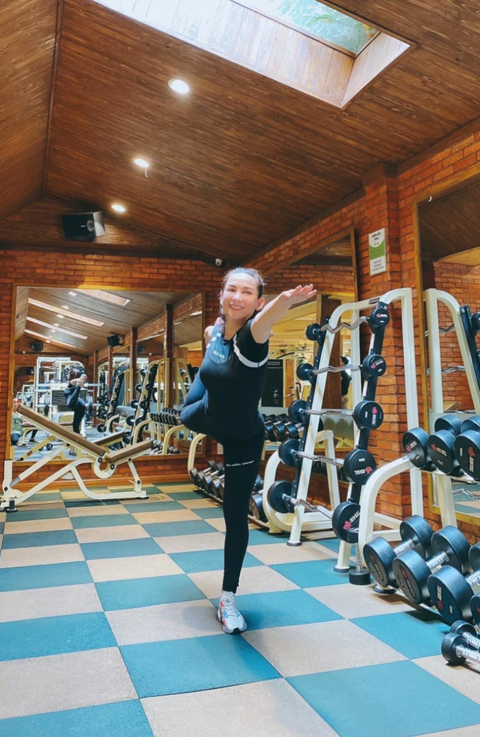 Trước đó, trên trang cá nhân của mình, Phi Nhung cũng thường xuyên khoe những hình ảnh miệt mài ở phòng tập