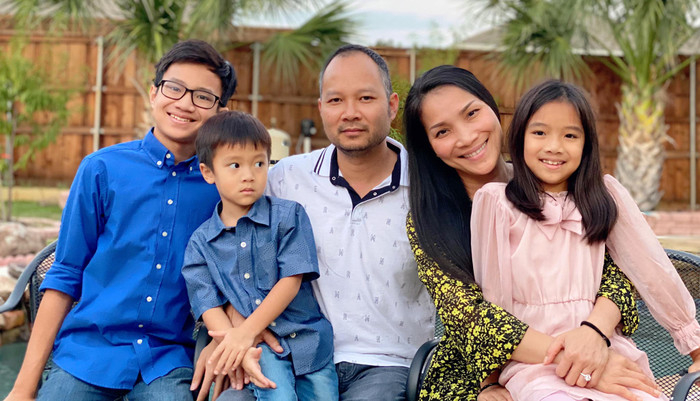 Ông xã và con gái của Hồng Ngọc đều đang bị mắc Covid-19 tại Mỹ