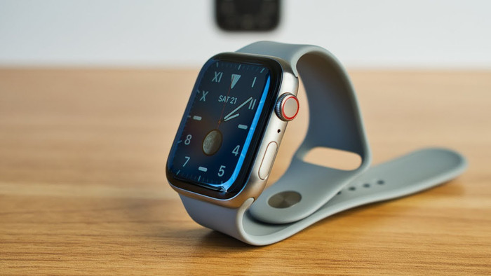 Apple Watch Series 5 chất liệu titan có trọng lượng nhẹ và độ bền cực cao khi có thể chống oxi hoá, ăn mòn trong nước biển,... (Ảnh: GregsGadgets)