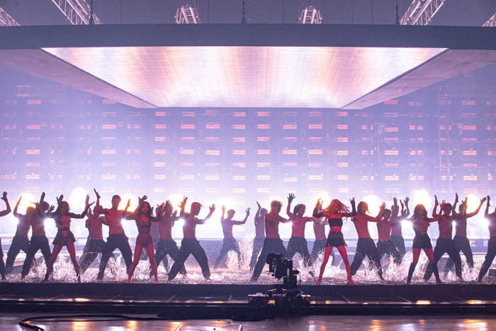 Rosé (BlackPink) nhá hàng MV solo tại concert online: Đẹp tựa tiên nữ Ảnh 5