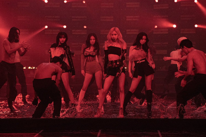 Rosé (BlackPink) nhá hàng MV solo tại concert online: Đẹp tựa tiên nữ Ảnh 7