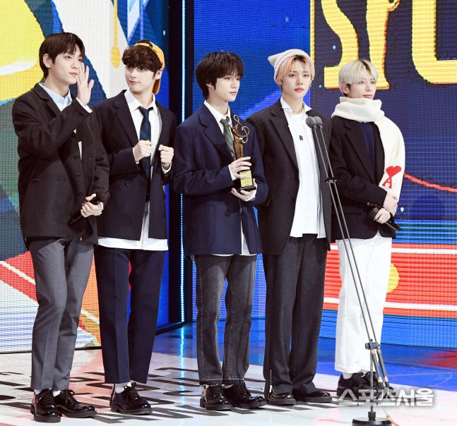 Kết quả Seoul Music Awards 2021: BTS đại thắng dù không tham dự, giải tân binh đúng như fan dự đoán Ảnh 11