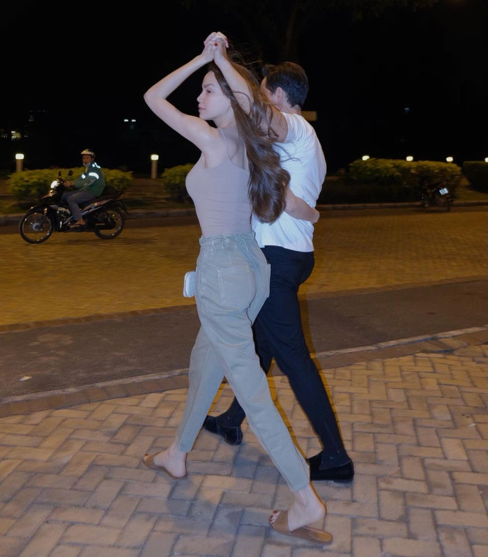 Hồ Ngọc Hà, Kim Lý đơn giản nhưng vô cùng trẻ trung.