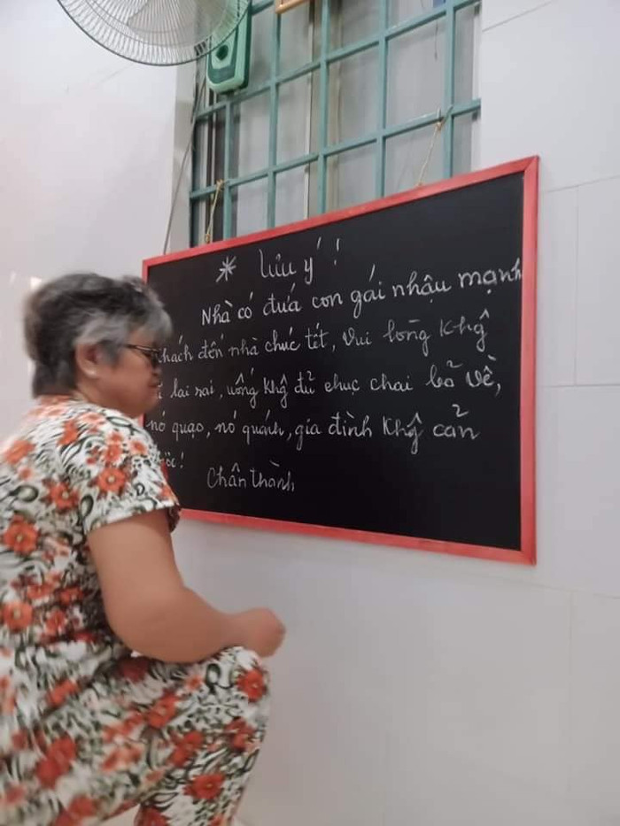 Treo bảng cảnh báo 'bợm nhậu', bà ngoại 'cà khịa' khả năng nhậu nhẹt của cháu gái Ảnh 4