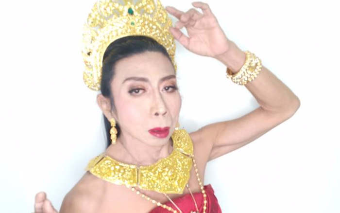 Nhan sắc 'xuống dốc' của hiện tượng mạng chuyển giới Sitang Buathong Ảnh 2