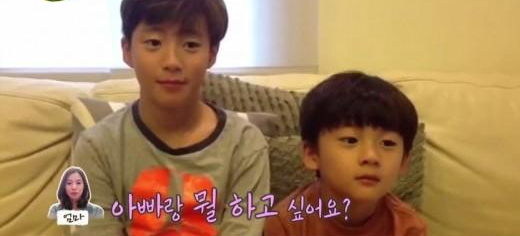 Ngay cả cậu em trai Lee Jun Young cũng rất đáng yêu.