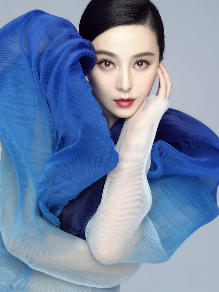 Phạm Băng Băng là nghệ sĩ nữ đầu tiên trên thế giới mặc trang phục Haute Couture mới nhất của NTK Iris van Herpen 