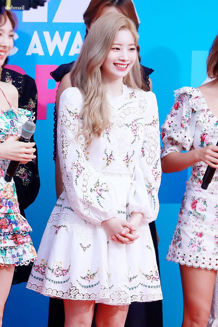 4 lần Twice và Seulgi (Red Velvet) 'đụng hàng': Ai đẹp hơn ai? Ảnh 8