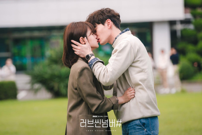 Lee Ha Ram phân vân giữa hai người đàn ông.