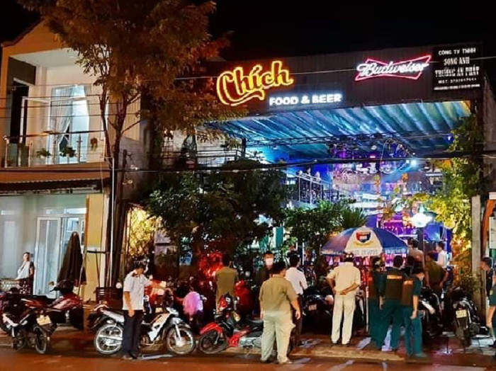TP. Thủ Dầu Một tạm dừng hoạt động quán bar, karaoke,... từ 0h ngày 1/2. Ảnh: VietNamNet