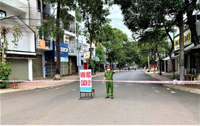 Bộ trưởng Bộ Y tế: 'Có thể tính đến giãn cách xã hội một số khu vực của Hà Nội' Ảnh 2