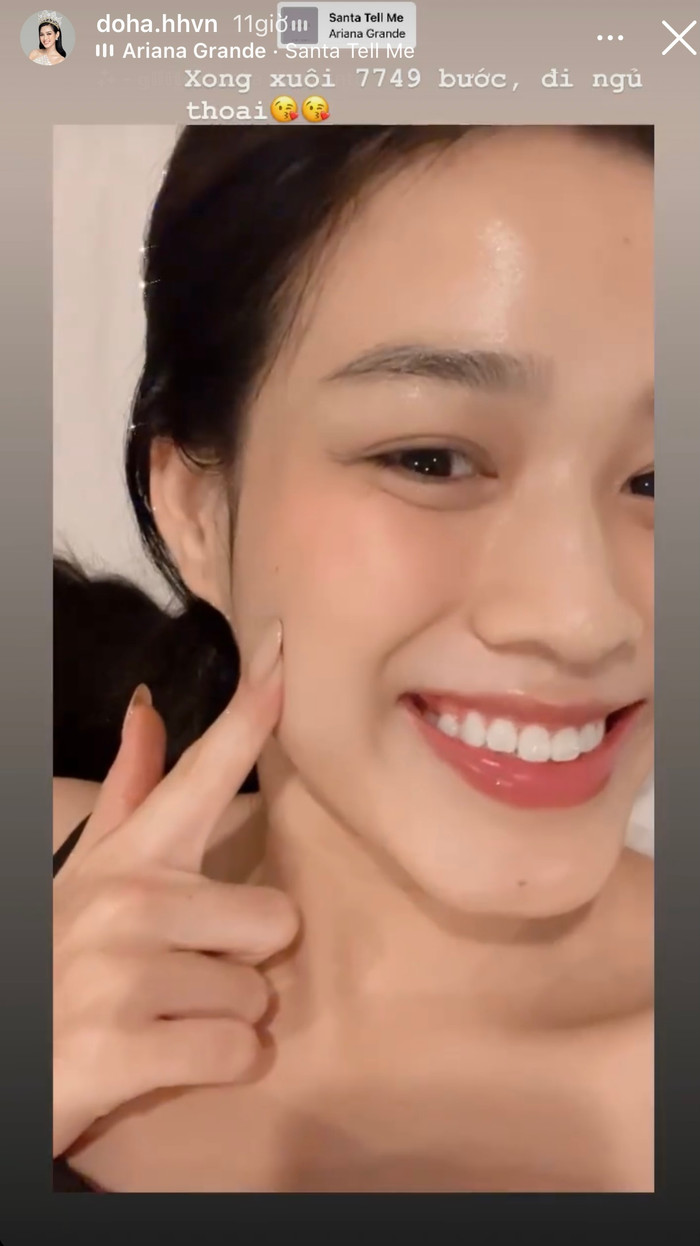 Nàng hậu vô cùng tươi tắn với làn da căng mịn cùng một chút son dưỡng giúp gương mặt hồng hào rạng rỡ hơn