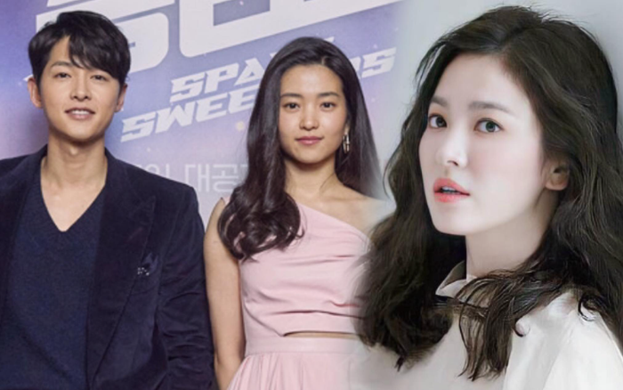 Song Joong Ki kém sắc bên 'tình mới' tại họp báo, Song Hye Kyo trẻ đẹp như gái đôi mươi hậu ly hôn! Ảnh 2