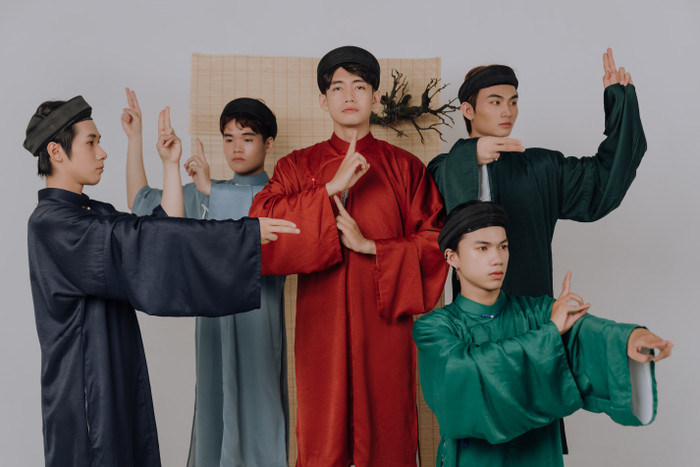 Quang Đăng diện áo dài rực rỡ đón Tết, lần đầu chia sẻ về chị gái ruột đang sống xa nhà Ảnh 4