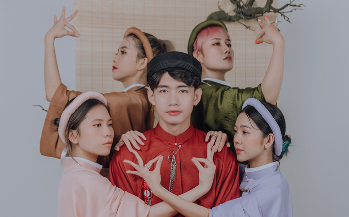 Quang Đăng diện áo dài rực rỡ đón Tết, lần đầu chia sẻ về chị gái ruột đang sống xa nhà Ảnh 2