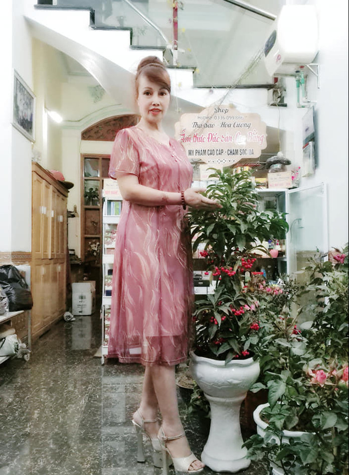 Cô dâu Thu Sao xuất hiện với chiếc cằm nhọn hoắt khiến dân mạng xôn xao Ảnh 3