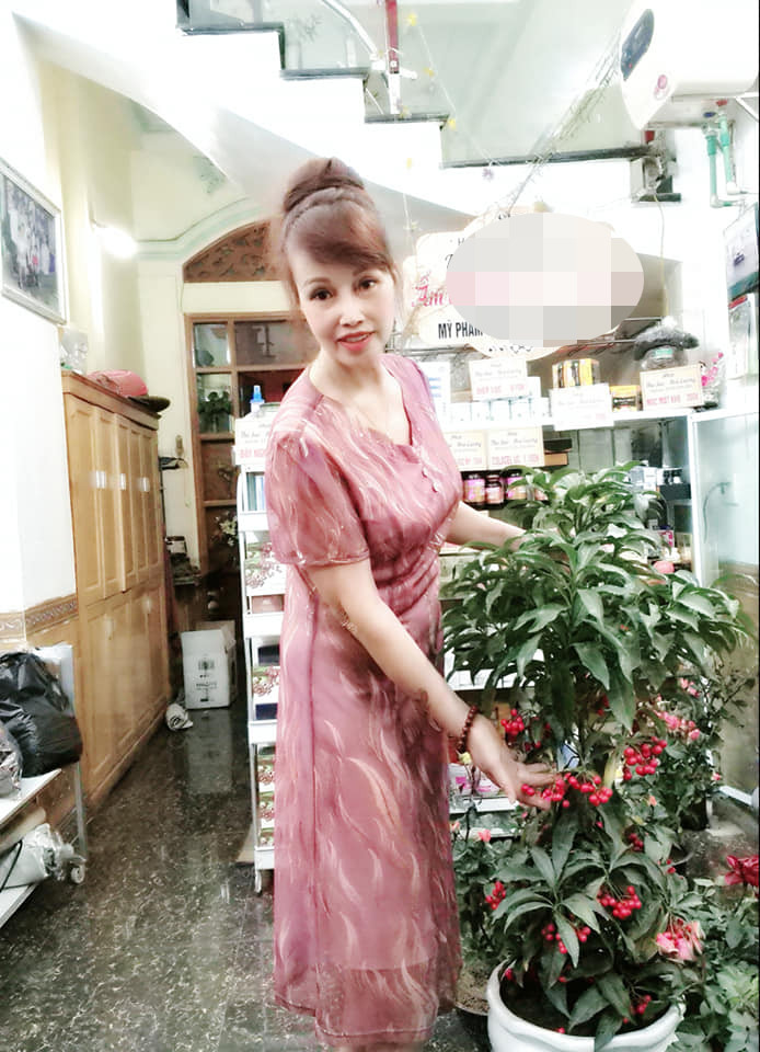 Cô dâu Thu Sao xuất hiện với chiếc cằm nhọn hoắt khiến dân mạng xôn xao Ảnh 4