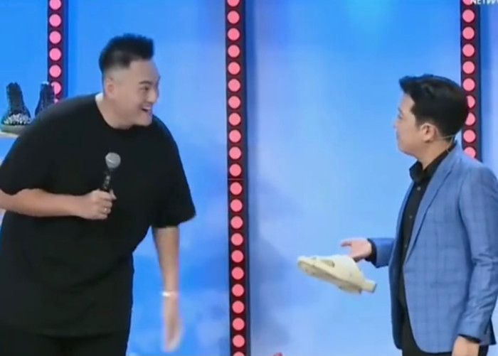 Trường Giang 'khoe' món quà đầu tiên Nhã Phương tặng cho anh