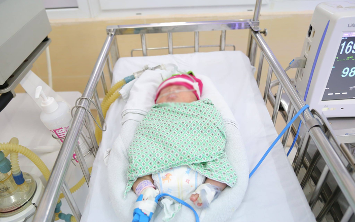 Tìm người thân cho bé gái sơ sinh bị bỏ rơi tại Long Biên - Hà Nội Ảnh 2