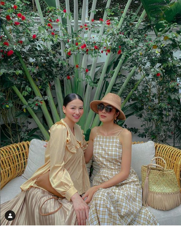 Đi cà phê cùng hoa hậu Phương Khánh trong bộ váy maxi kẻ ô 