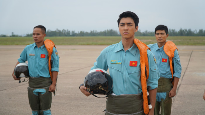 Bình An - Thanh Sơn gây sốt với tạo hình soái ca trường không quân trong phim mới chiếu Tết 2021 Ảnh 6