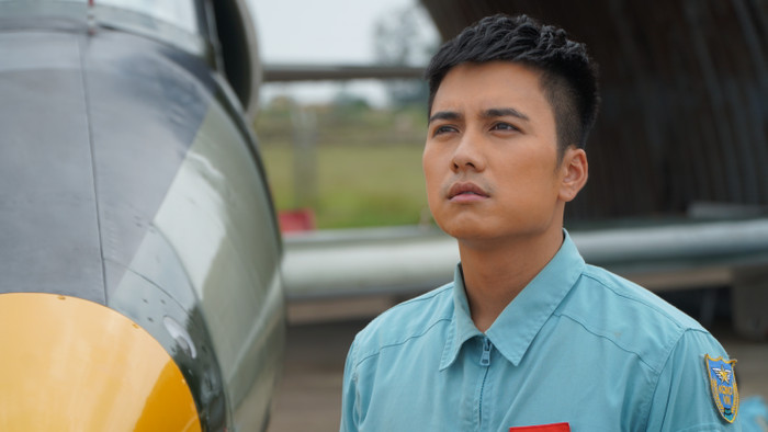 Bình An - Thanh Sơn gây sốt với tạo hình soái ca trường không quân trong phim mới chiếu Tết 2021 Ảnh 17