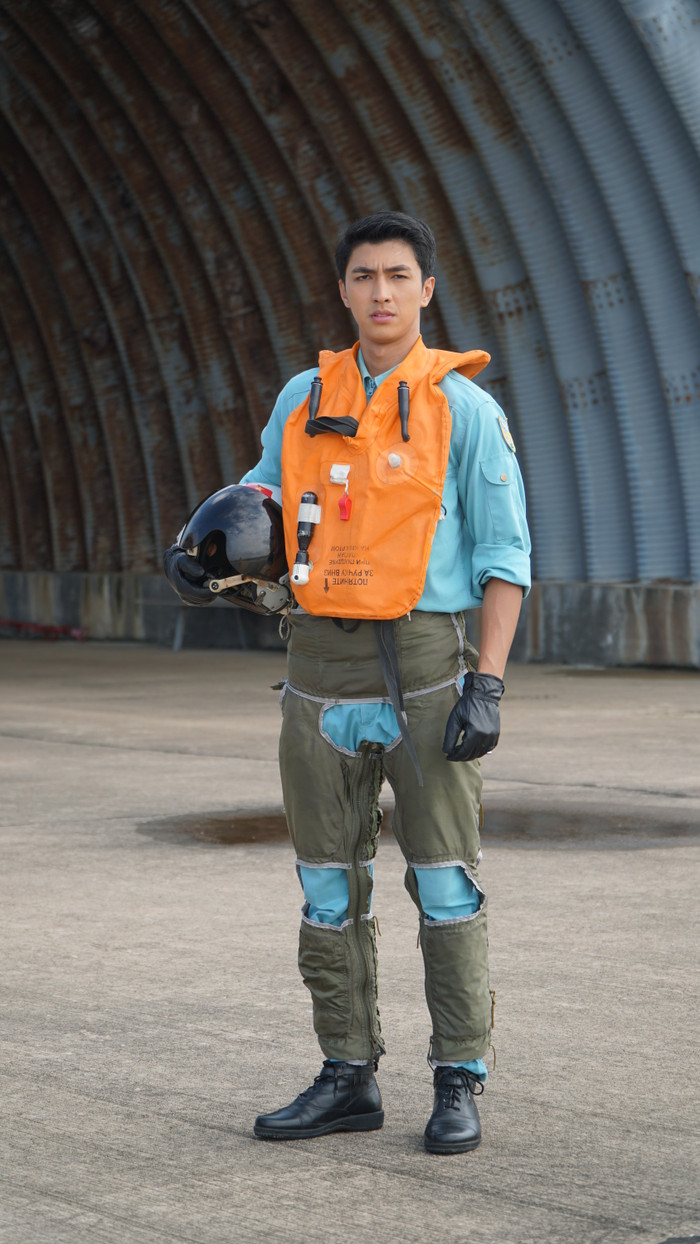 Bình An - Thanh Sơn gây sốt với tạo hình soái ca trường không quân trong phim mới chiếu Tết 2021 Ảnh 14