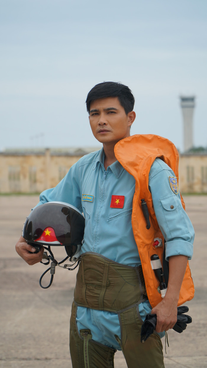 Bình An - Thanh Sơn gây sốt với tạo hình soái ca trường không quân trong phim mới chiếu Tết 2021 Ảnh 10