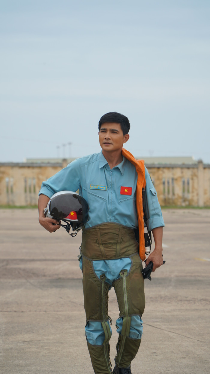 Bình An - Thanh Sơn gây sốt với tạo hình soái ca trường không quân trong phim mới chiếu Tết 2021 Ảnh 11