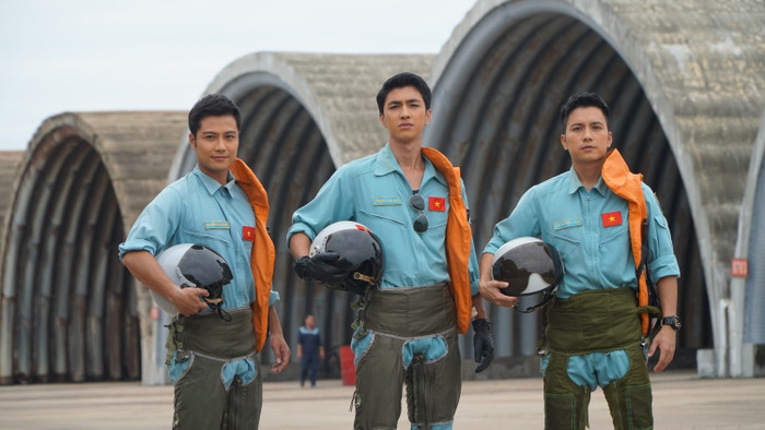 Bình An - Thanh Sơn gây sốt với tạo hình soái ca trường không quân trong phim mới chiếu Tết 2021 Ảnh 7