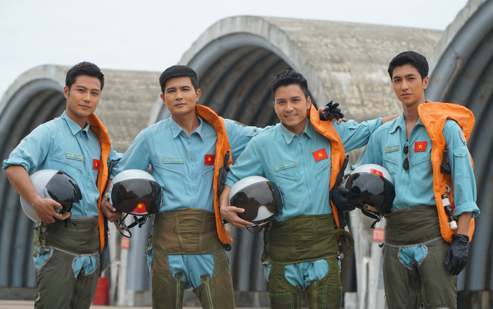 Bình An - Thanh Sơn gây sốt với tạo hình soái ca trường không quân trong phim mới chiếu Tết 2021 Ảnh 2