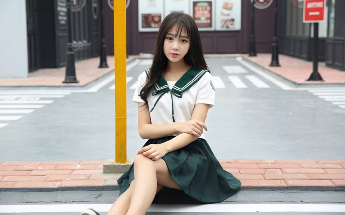 Yêu cầu nữ sinh chỉ được mặc váy ngắn đến lớp, một ngày thầy giáo luyện thi bị phát hiện sở thích quái gở Ảnh 2