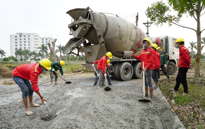 Cận cảnh cấp tốc thi công, xây dựng bệnh viện dã chiến số 3 ở Hải Dương Ảnh 2