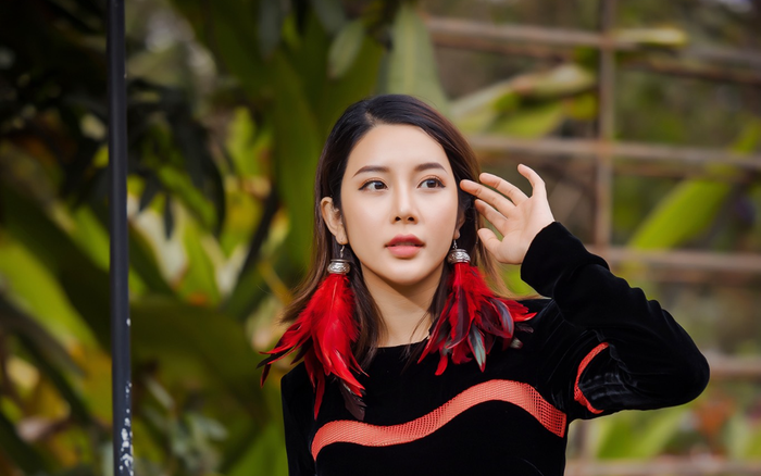 Du Xuân kiêu sa với áo dài nhung cách tân giao thoa vẻ đẹp Á - Âu Ảnh 2