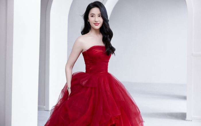 Lưu Diệc Phi tiếp tục thổn thức mọi ánh nhìn với đầm đỏ rực cả vùng trời Ảnh 2