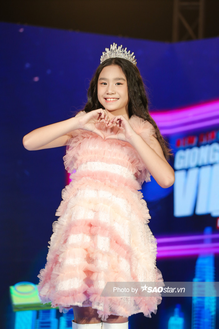 Giọng ca nhí Tuyết Anh gây chú ý với khán giả truyền hình bằng ngoại hình sáng sân khấu, gương mặt xinh xắn cùng chất giọng trong trẻo đáng yêu. Trước khi trở thành học trò tài năng của đội BigFamily, Tuyết Anh đã là một ngôi sao nhí đang sáng khi nổi tiếng với nhiều vai diễn, tham gia chương trình mẫu nhí,...