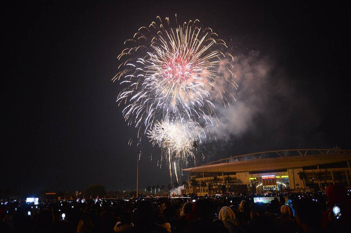 Pháo hoa tại sân vận động quốc gia Mỹ Đình vào giao thừa Tết dương lịch 2021. 
