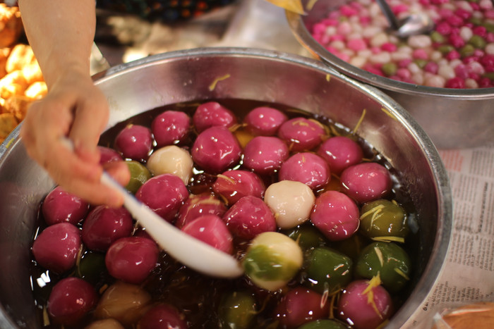 Những viên chè đầy đủ sắc màu