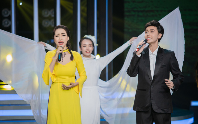 Bạn trai Hòa Minzy khiến dân tình hoang mang khi gọi Lynk Lee là 'em yêu' Ảnh 2